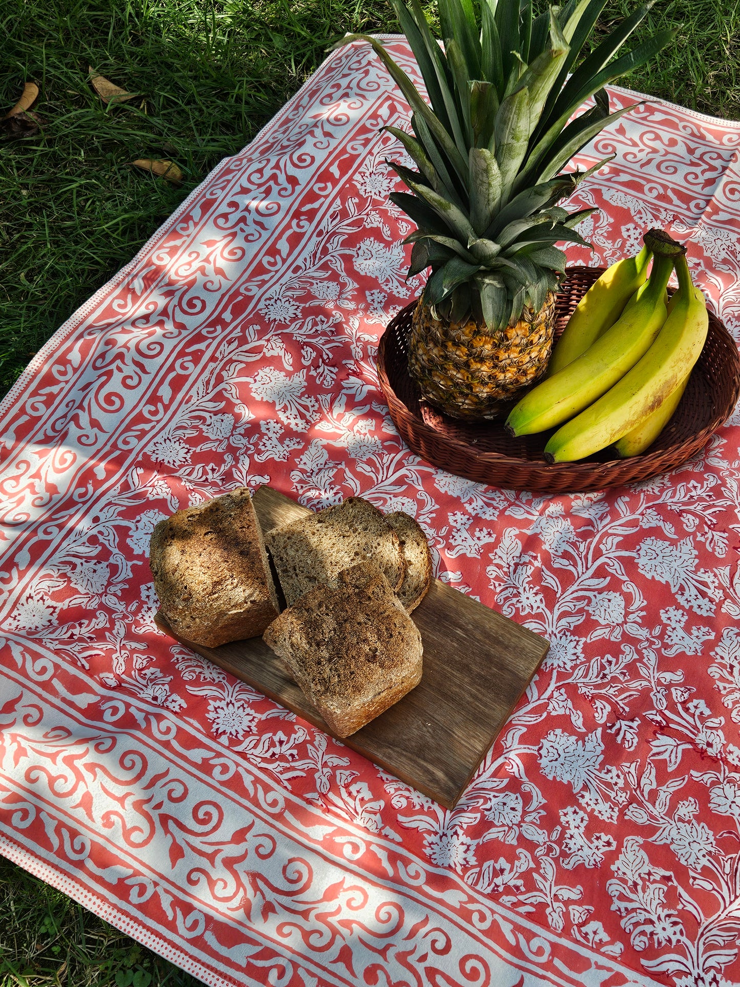 Mantel cuadrado 100% algodón estampado a mano. Rosa Coral A