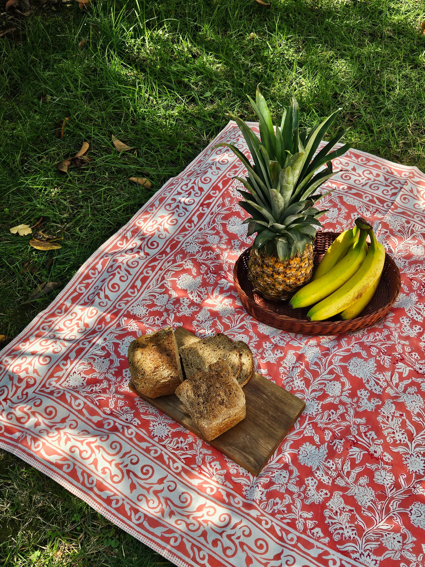 Mantel cuadrado 100% algodón estampado a mano. Rosa Coral A