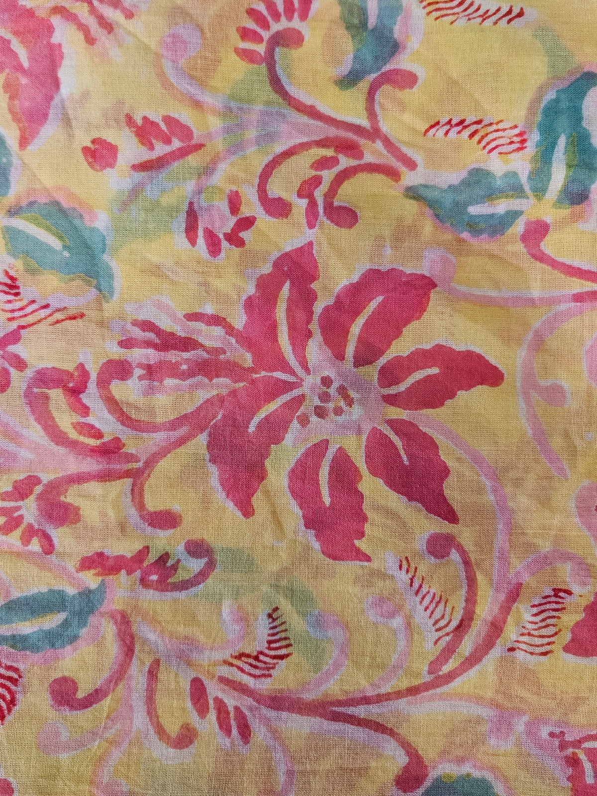 Pareo de algodón estampado a mano. Amarillo Magnolia