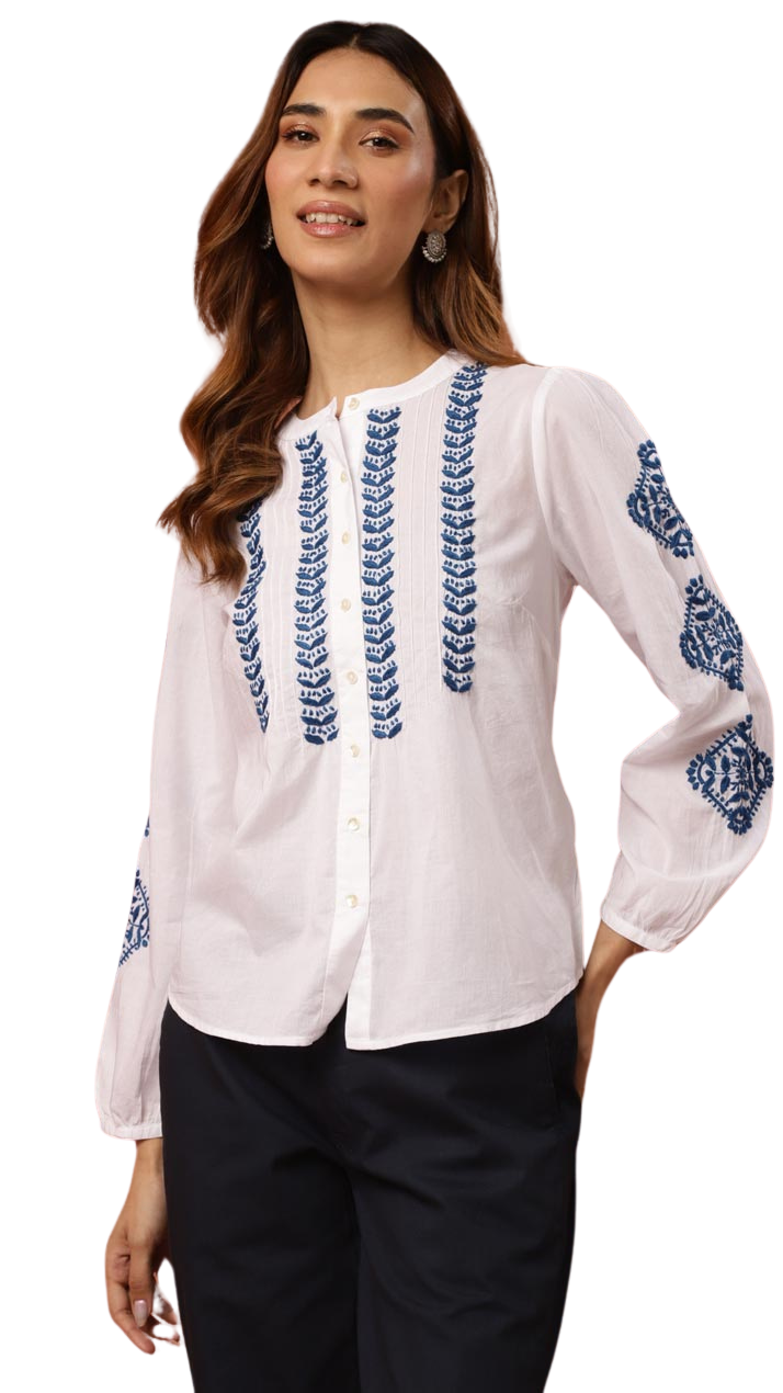 Blusa con bordado chikankari. Blanca con azul