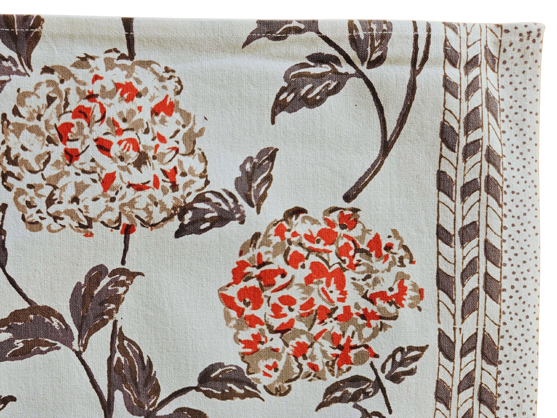 Mantel individual estampado a mano. Hortensia A