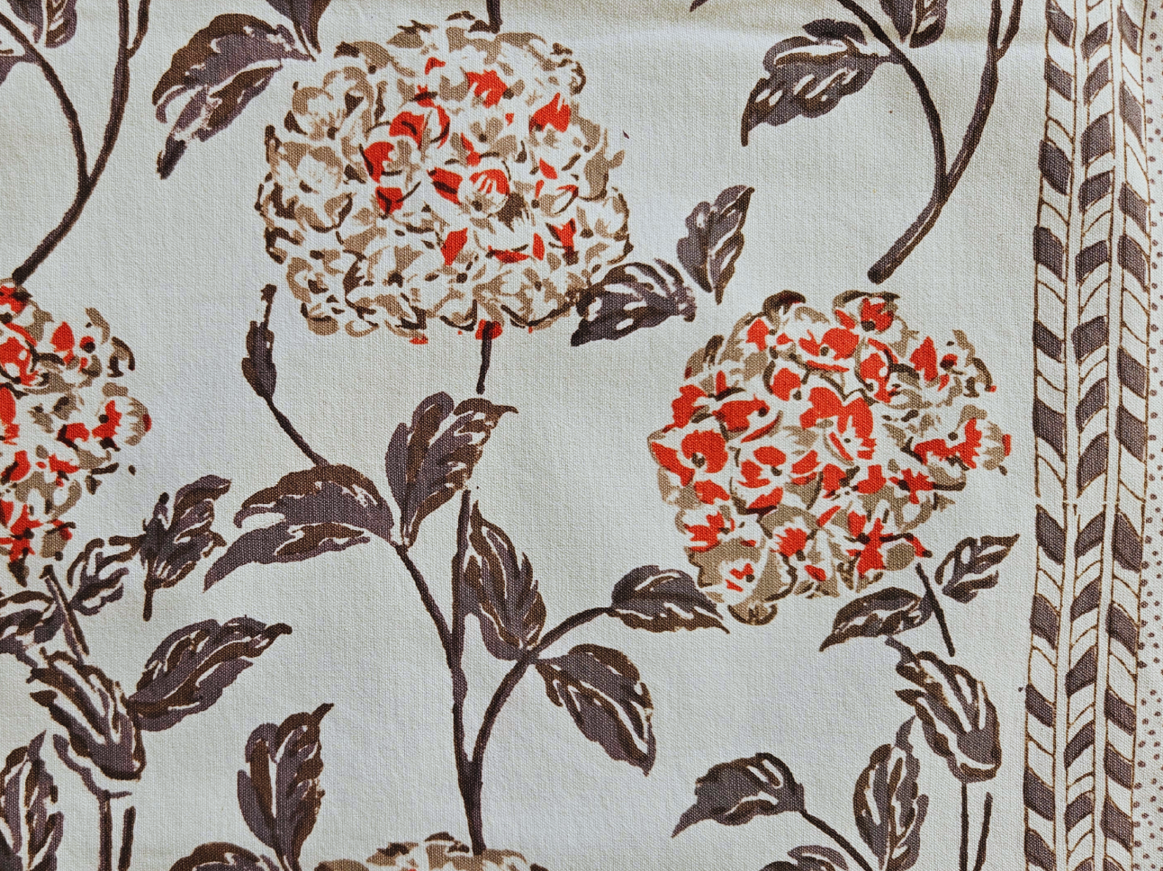 Mantel individual estampado a mano. Hortensia A