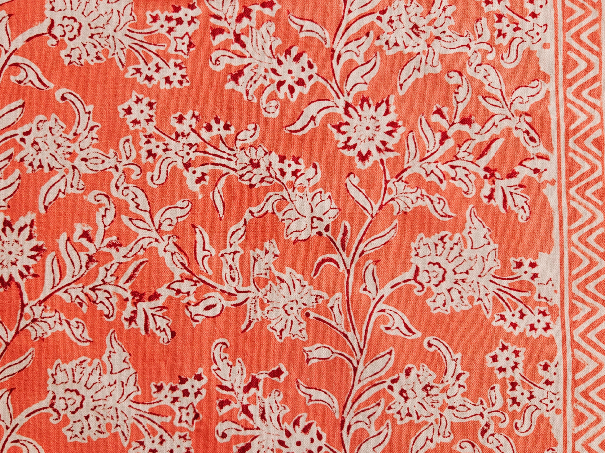 Mantel individual estampado a mano. Rosa coral
