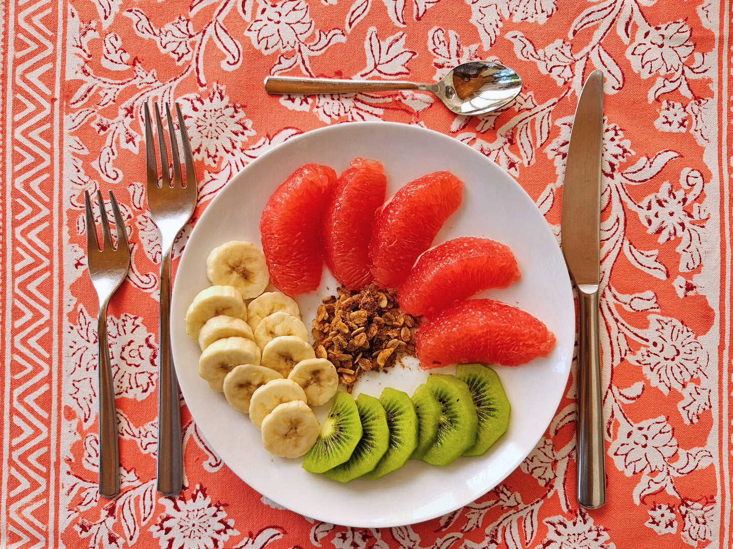 Mantel individual estampado a mano. Rosa coral