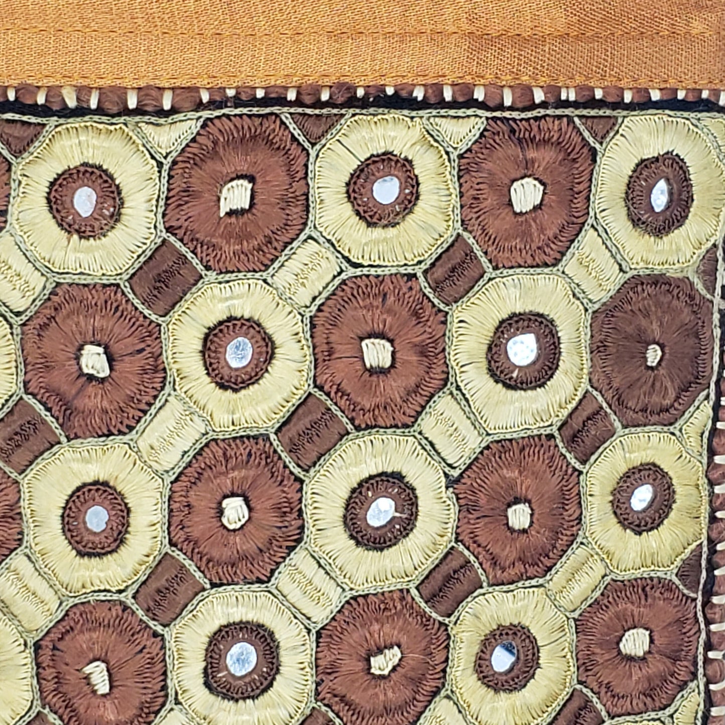 Bolso de mano bordado Abstract Kutch Mostaza