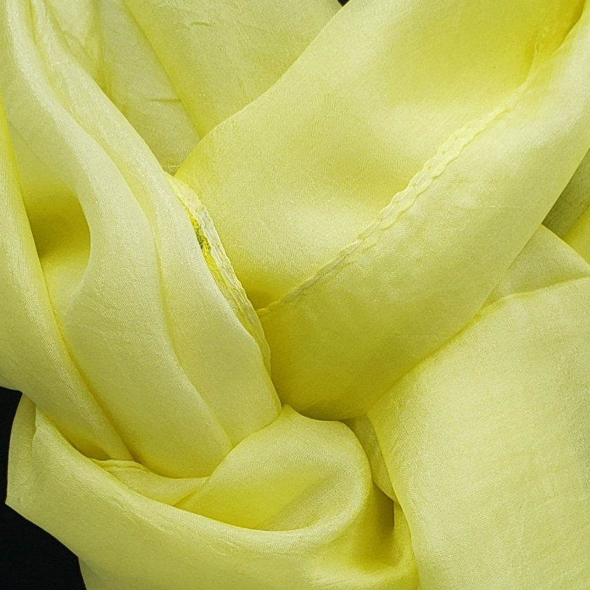 Mascada de seda lisa. Amarillo limón