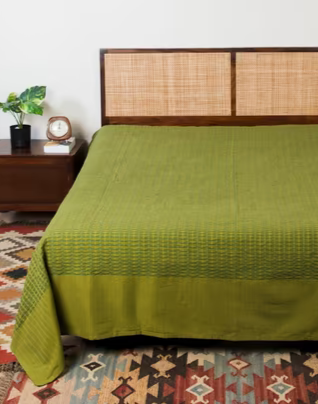 Colcha tejida en telar. Deepali Verde olivo