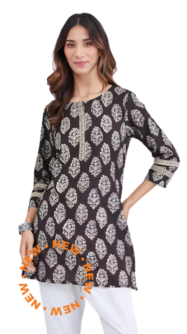 Kurta estampada a mano. Slim fit negra. Nueva