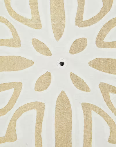 Funda de cojín de algodón calado. Dorado Adhiraj 40x40