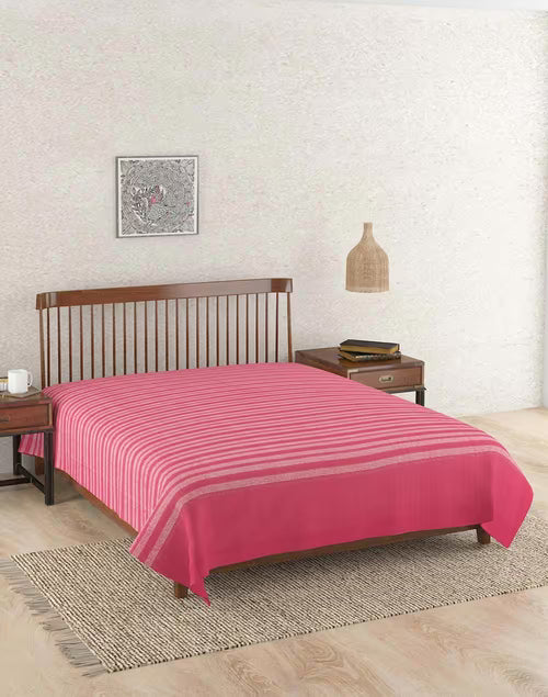 Colcha tejida en telar. Amza Fuschia