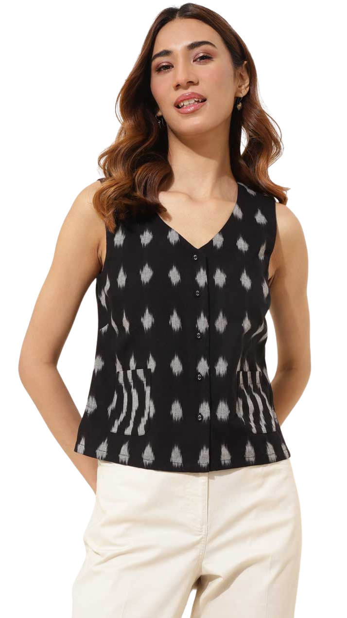 Blusa sin mangas estampada. Ikat negra