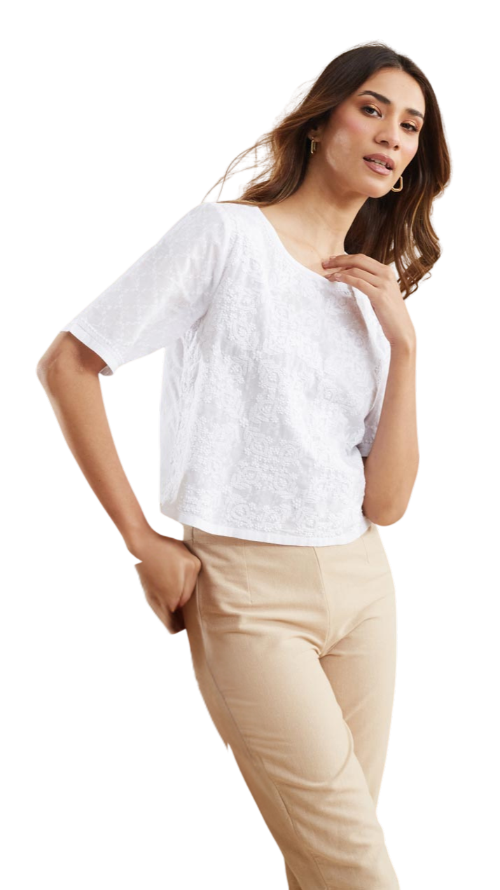 Blusa corta con bordado chikankari. Blanca. Nueva