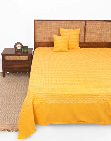 Colcha tejida en telar. Deepali Mustard