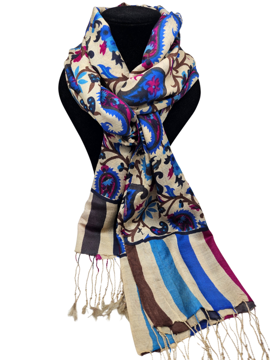 Mascada de algodón estampada. Beige con azul