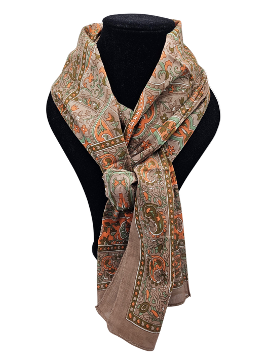 Mascada de algodón estampada. Café con naranja