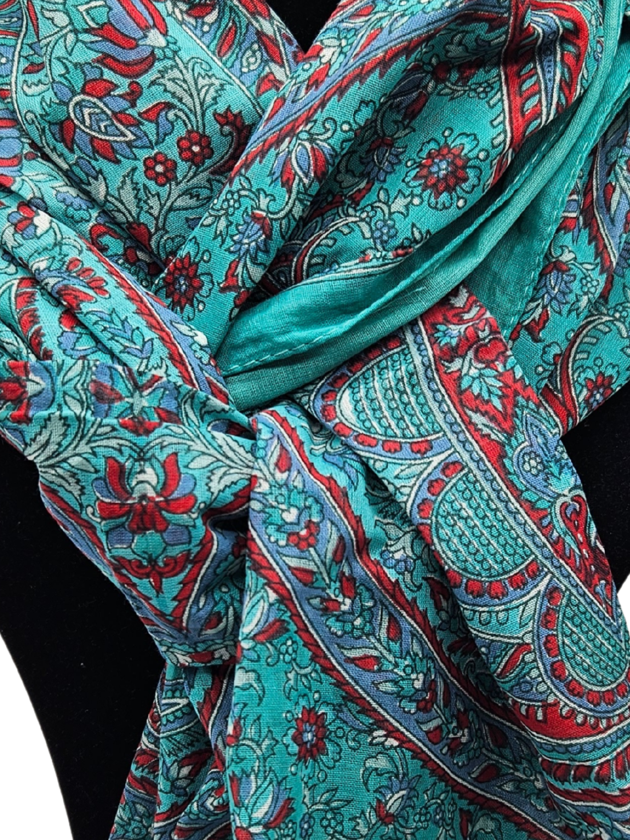 Mascada de algodón estampada. Turquesa con rojo