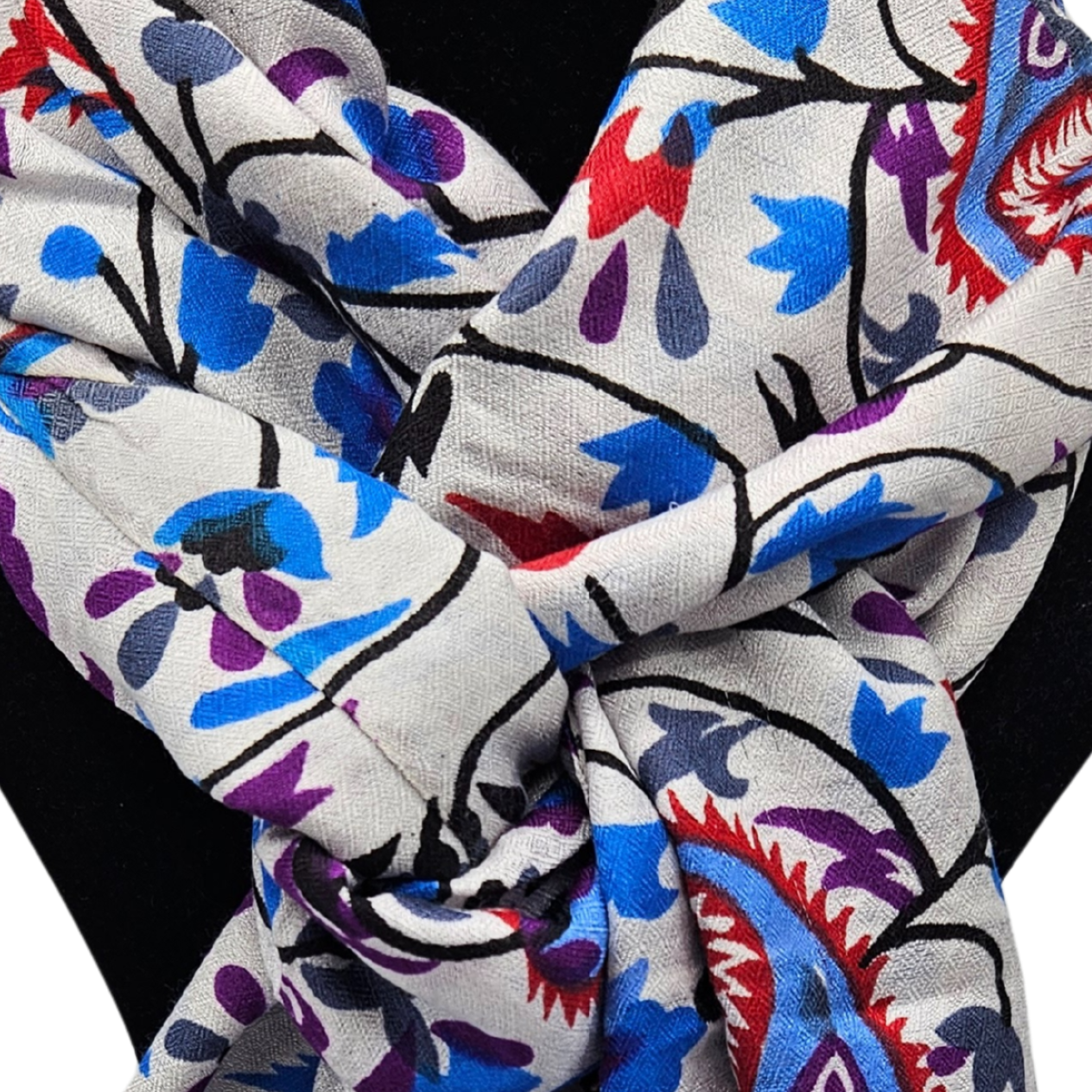 Mascada de algodón estampada. Blanco con azul