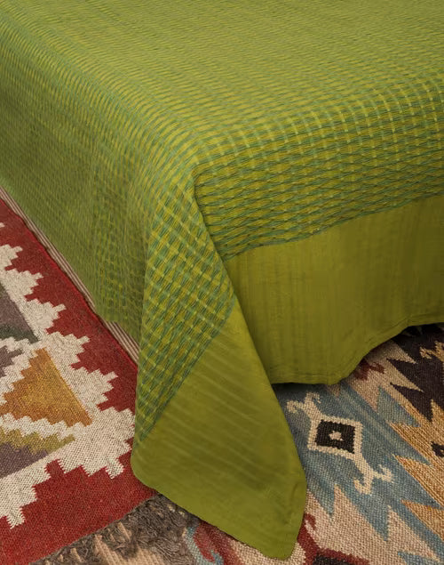 Colcha tejida en telar. Deepali Verde olivo