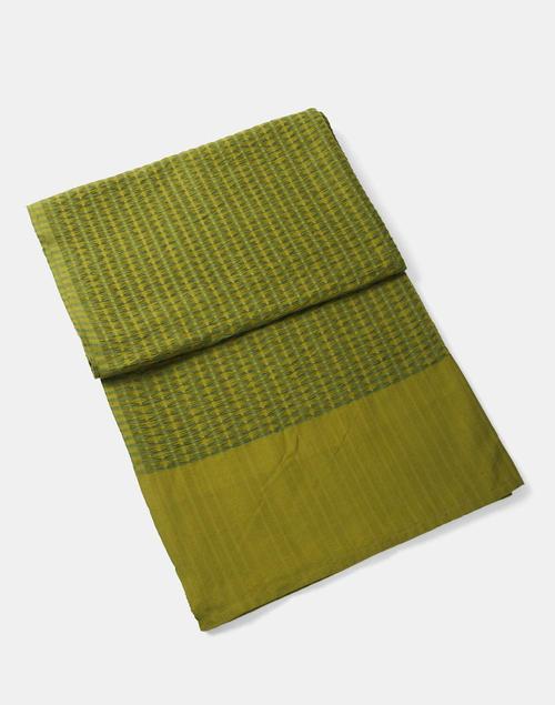 Colcha tejida en telar. Deepali Verde olivo