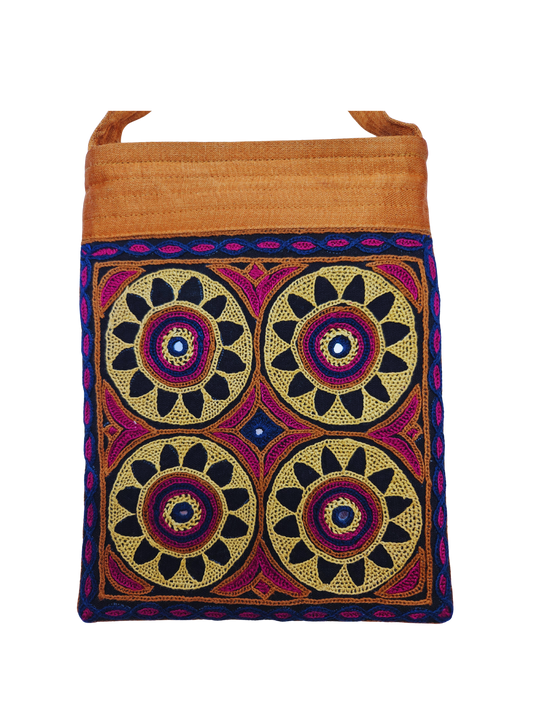 Bolso de mano bordado Ahir Tuniya Phool Kutch 1