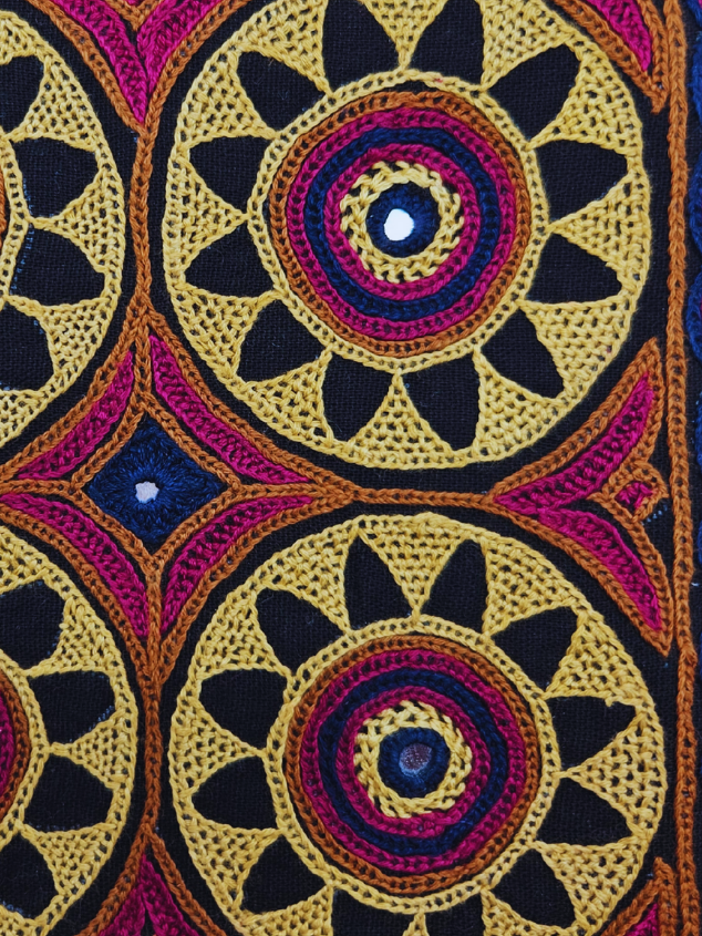 Bolso de mano bordado Ahir Tuniya Phool Kutch 1