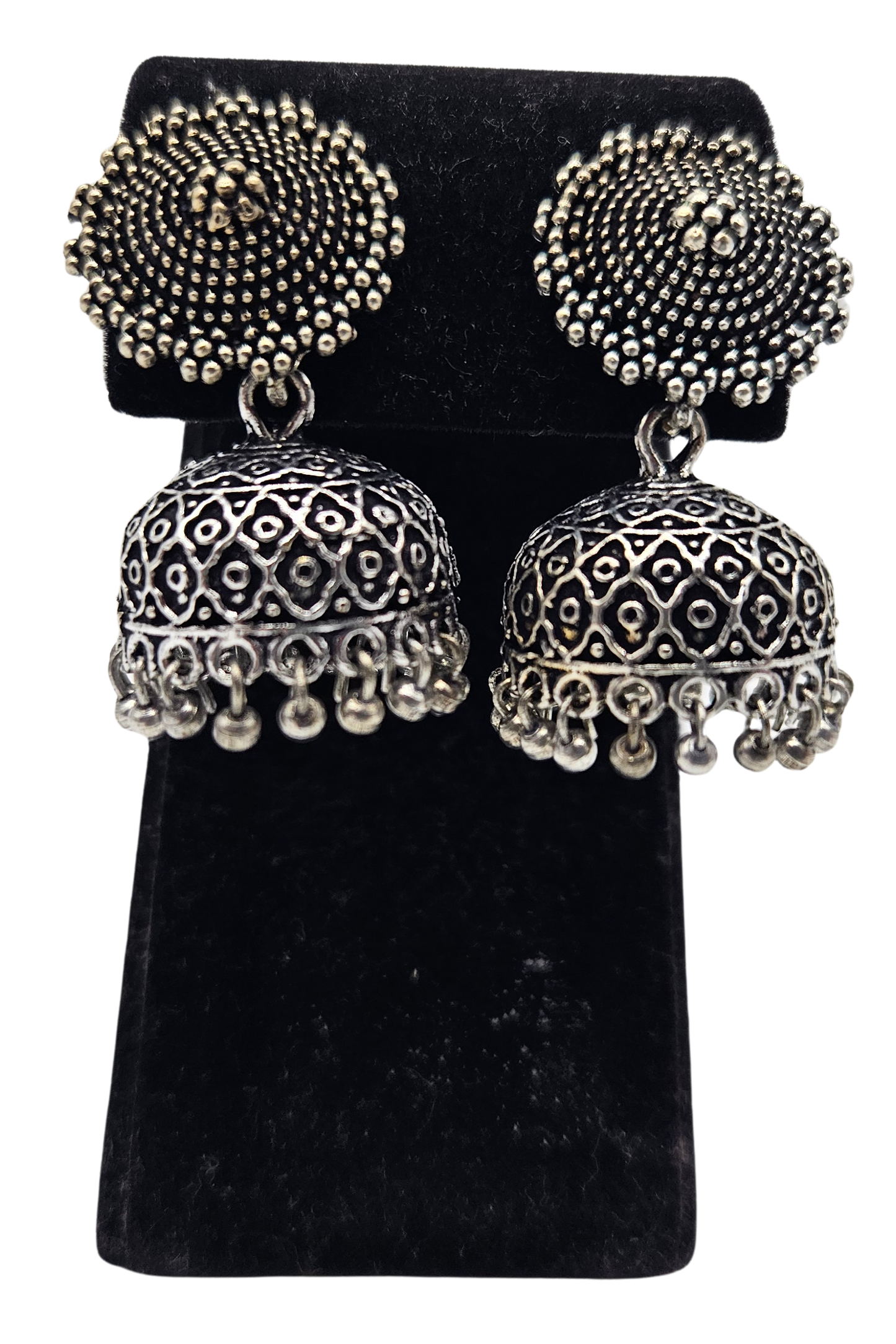 Aretes tradicionales Jhumka metálica.