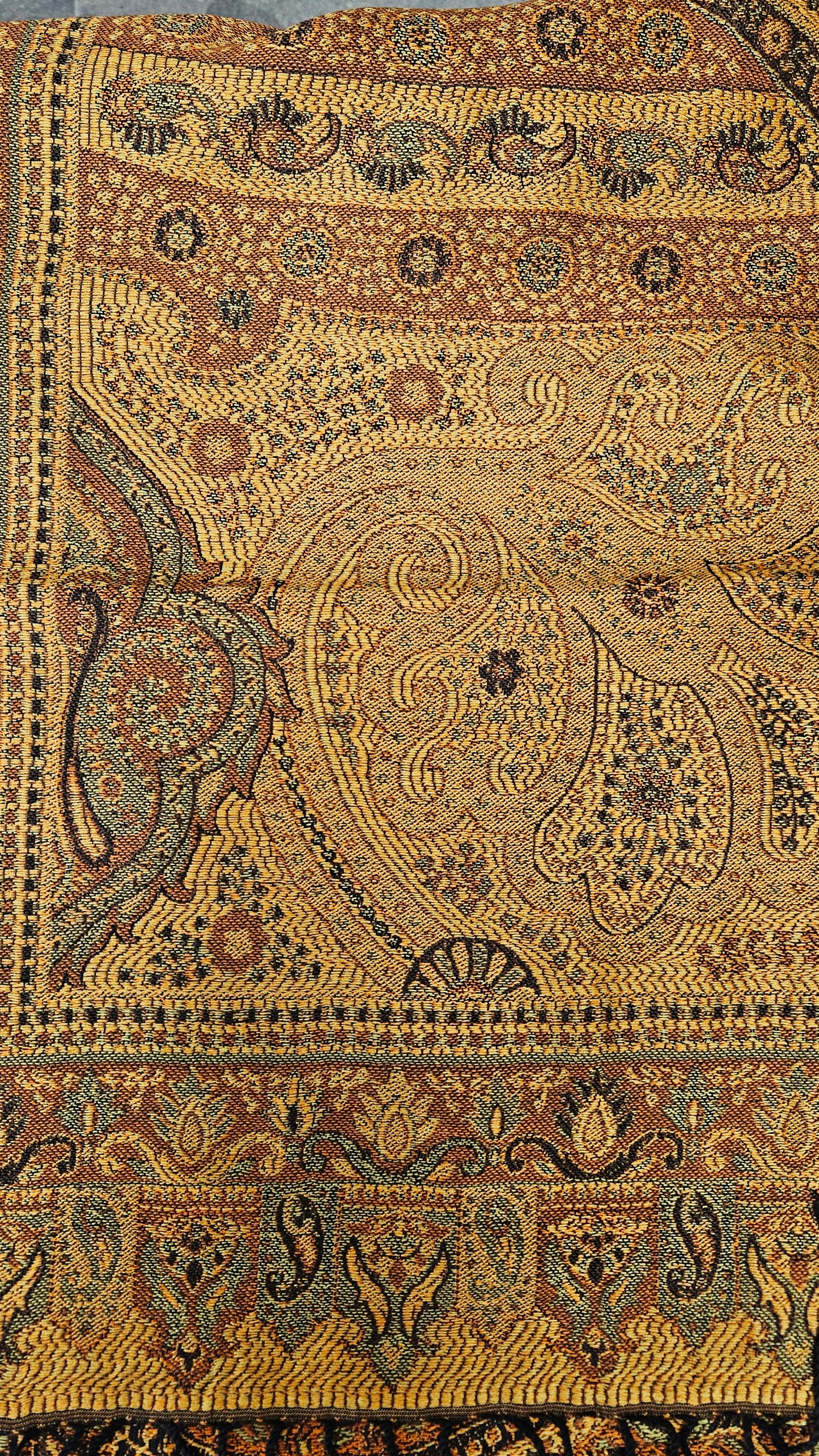 Chal de seda. Dorado / naranja