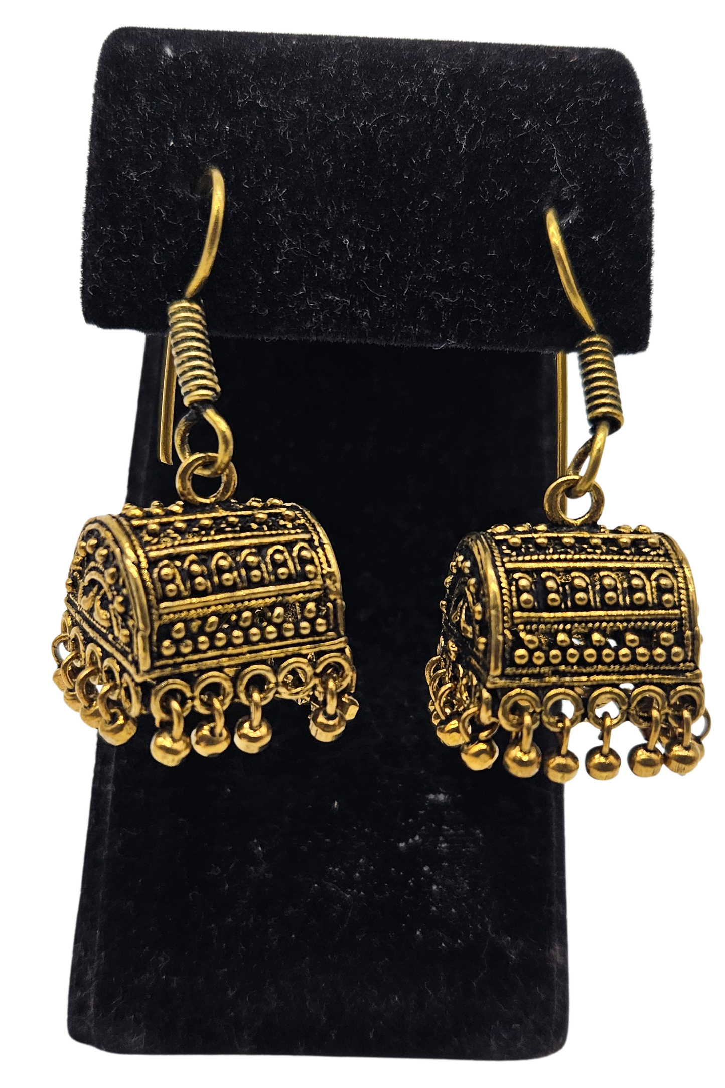 Aretes tradicionales Jhumka metálica. Cofre dorado
