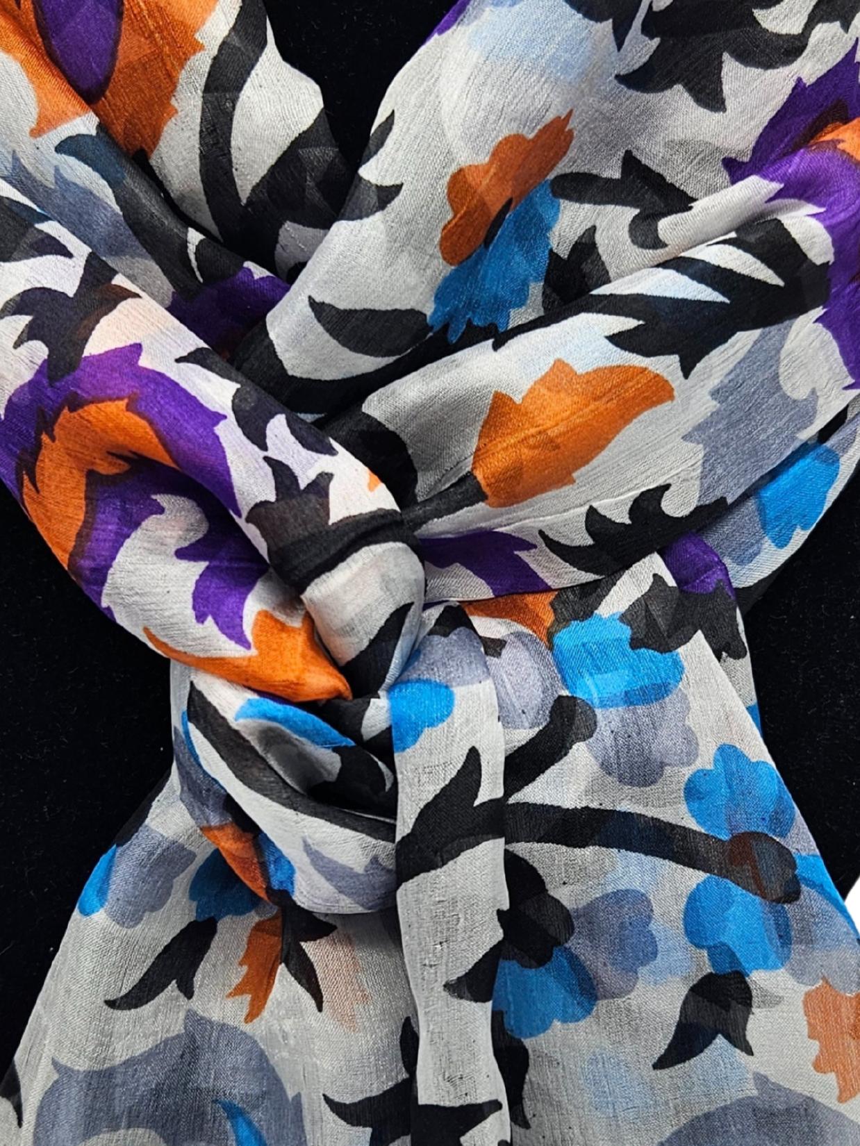 Mascada de seda estampada. Naranja y morado