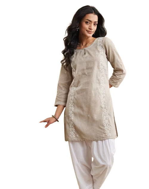 Kurta corta. Bordada. Slim Fit Beige. Nueva