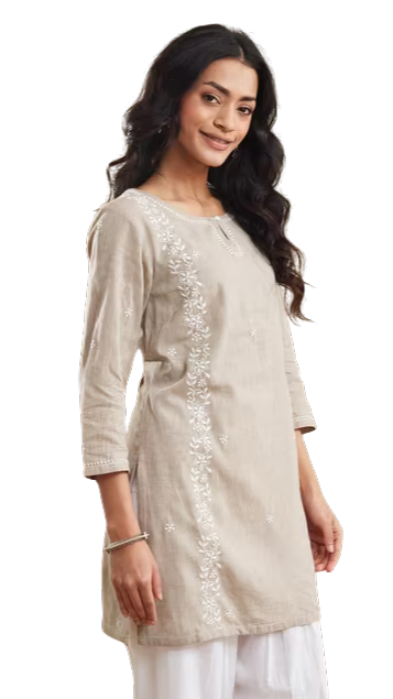 Kurta corta. Bordada. Slim Fit Beige. Nueva