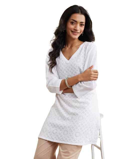 Kurta corta. Bordada en chikankari. Slim Fit Blanca. Nueva
