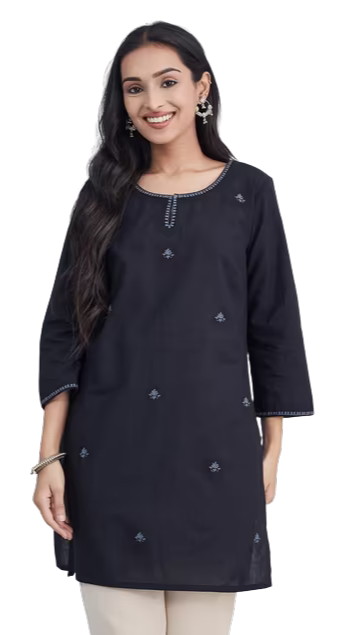 Kurta corta. Bordada. Slim Fit Negra. Nueva