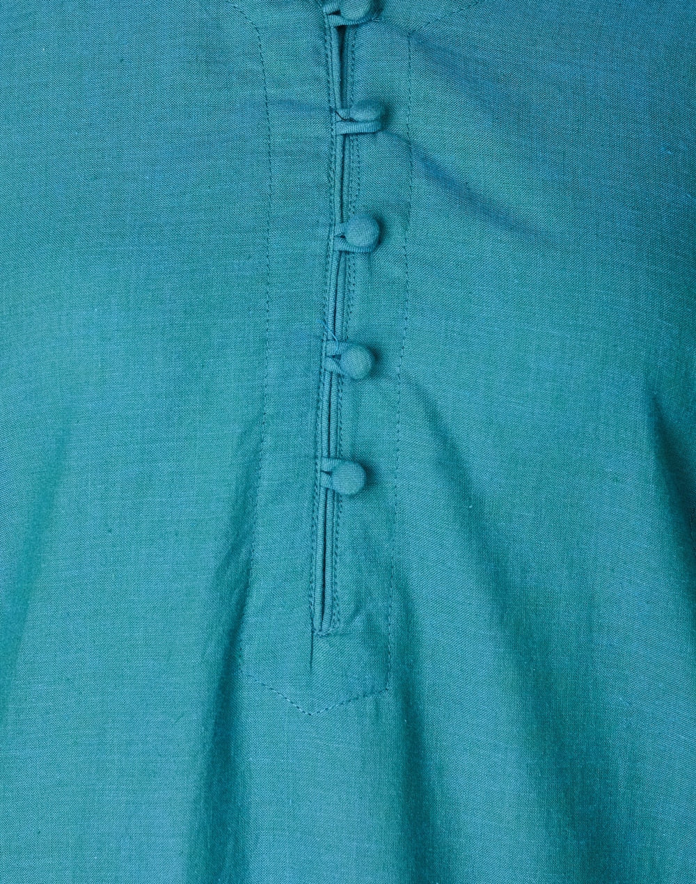 Kurta larga con pliegues laterales. Azul