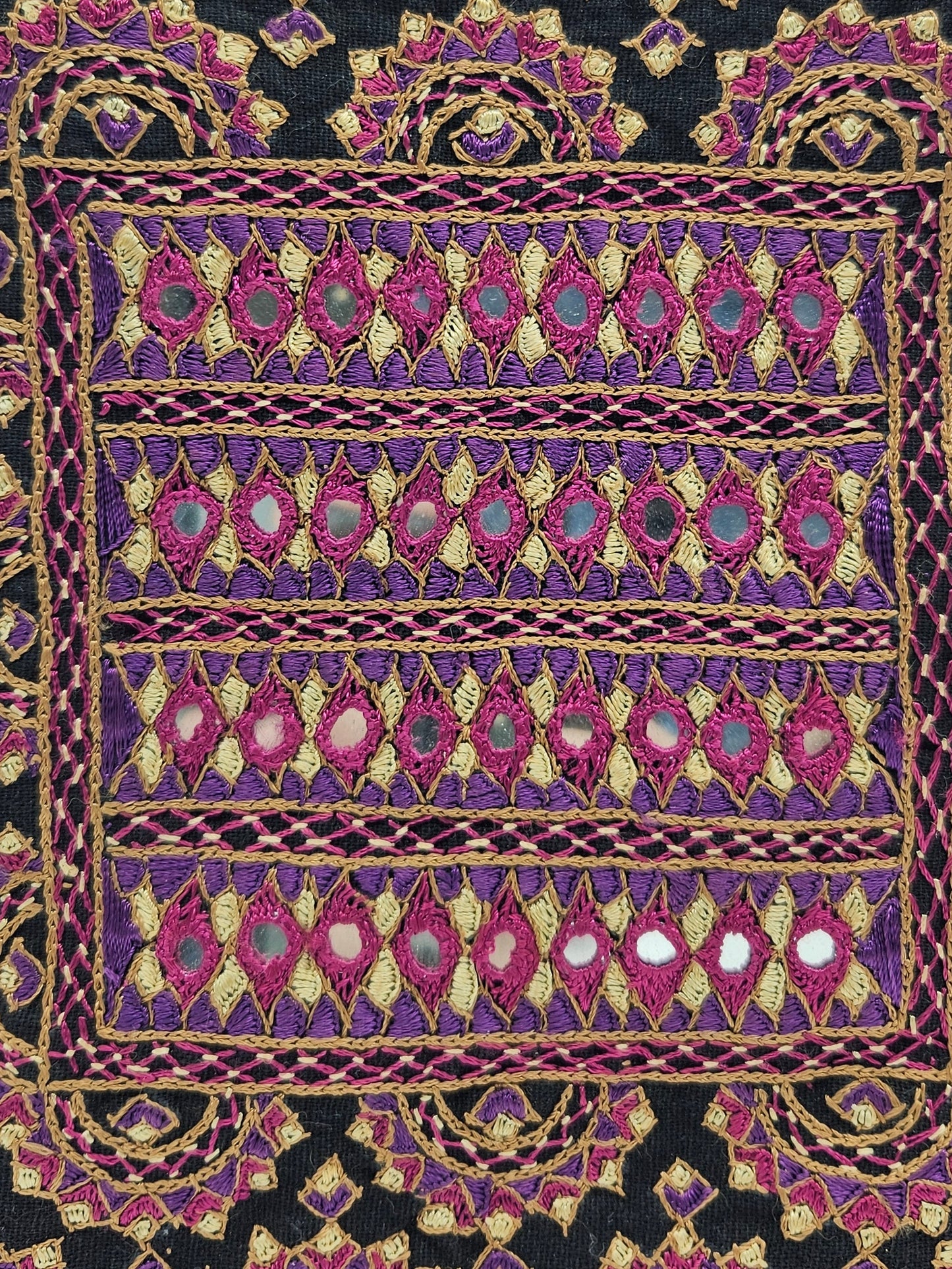 Bolso de mano bordado Neran Kutch 1