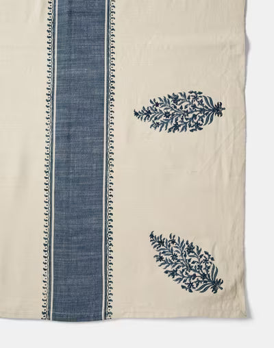 Mantel rectangular 100% algodón tejido en telar y estampado. Varya azul