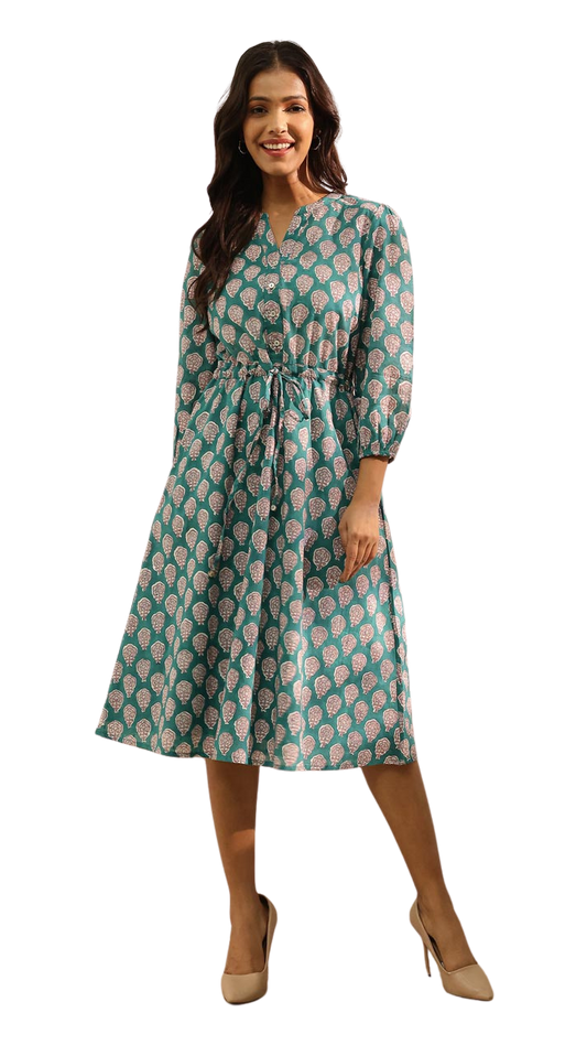 Vestido largo estampado con manga. Verde