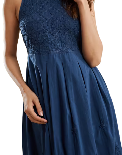 Vestido sin mangas bordado. Azul marino. Nuevo