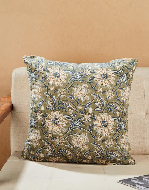 Funda de cojín de algodón estampada. Zaira aceituna 50x50