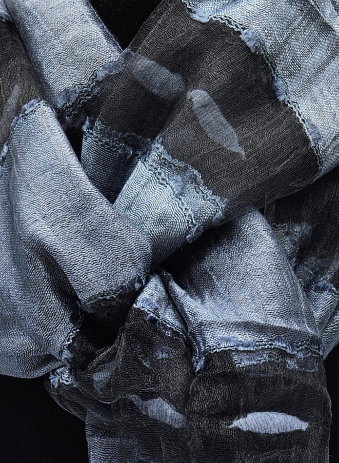 Mascada de seda cruda. Gris