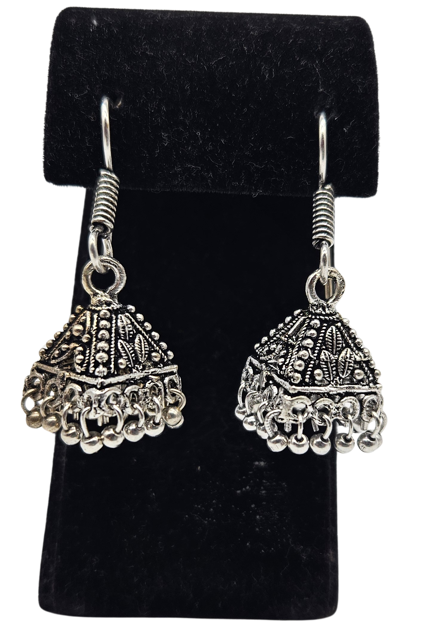 Aretes tradicionales Jhumka metálica. Pirámide