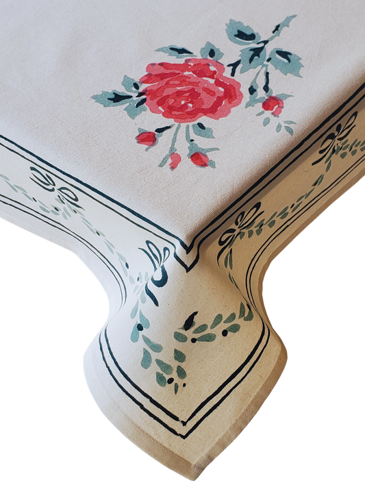 Mantel rectangular 100% algodón estampado a mano. Rosas fondo blanco