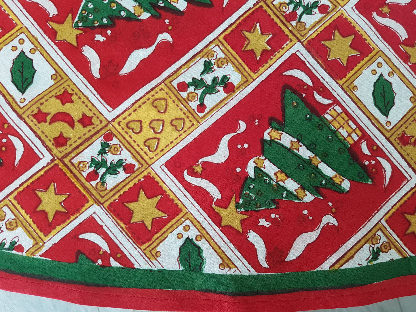 Mantel redondo 100% algodón. Colección navideña (rojo)