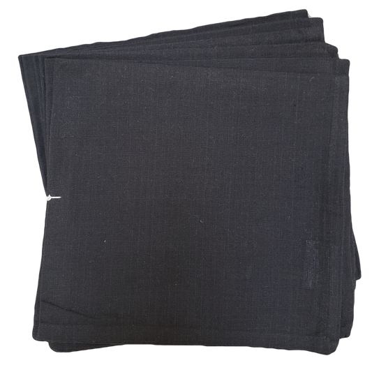 Set de 6 servilletas tejidas en telar color negro. Hechas en la India.