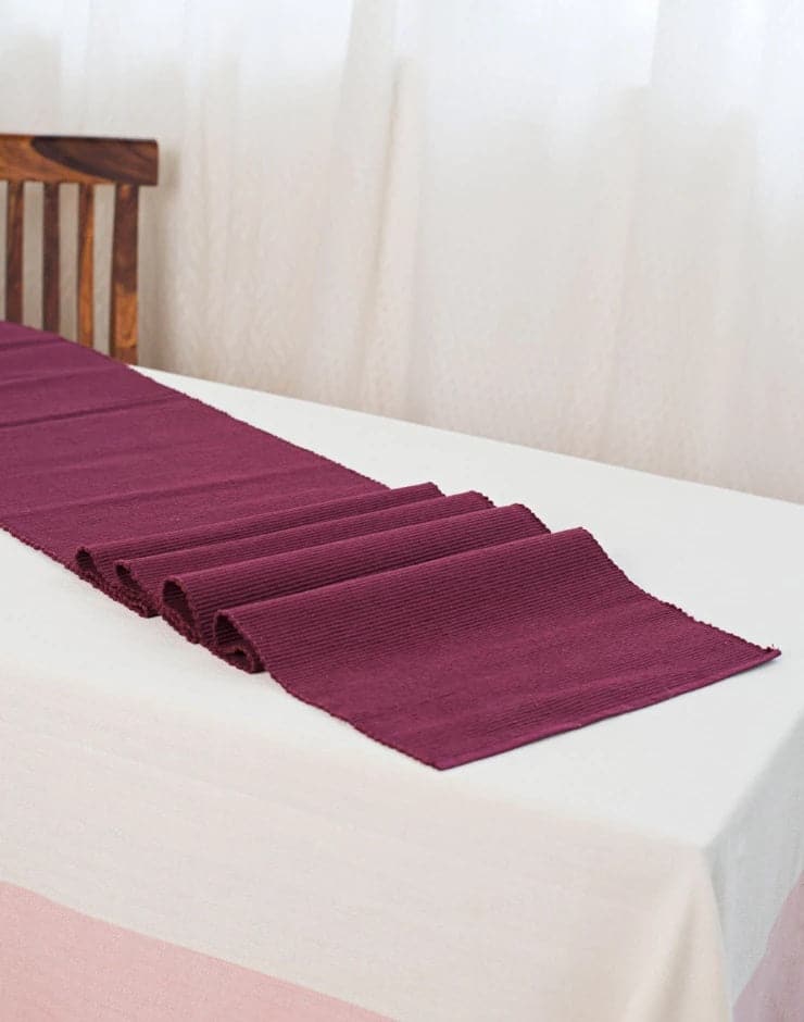 Camino de mesa tejido en algodón. Prithi Ciruela